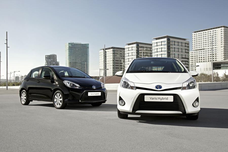  Toyota Yaris Hybrid 2012 года  (фото 32 из 35)